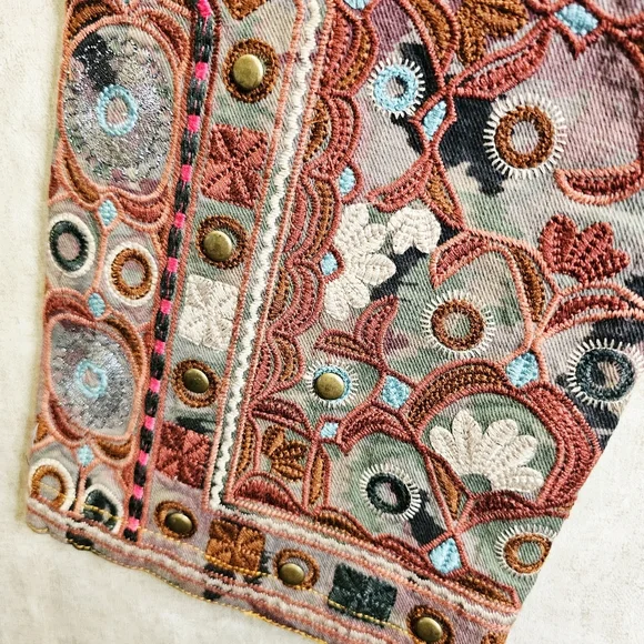 Johnny Was 2-10-10-5 Biya Embroiderd Camo Floral Denim Cropped Boho Jeans Y2K - Picture 6 of 10